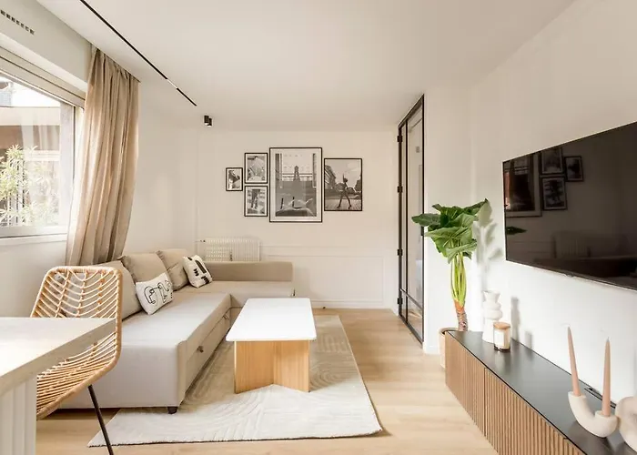 Luxurious 3 Min Walk From Eiffel Tower